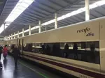 De populairste treinreizen in Spanje: tussen grote steden, naar Middeleeuwse plaatsen én luxe treinreizen met prachtige oude treinen.