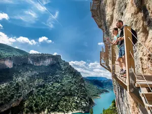 Loopbrug in kloof bij Alquezar - Foto: YourtourtoSpain