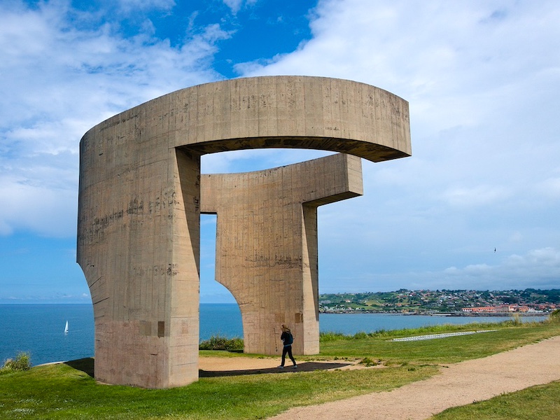 Elogio del Horizonte op Santa Catalina heuvel in Gijón (Costa Verde, Asturië)