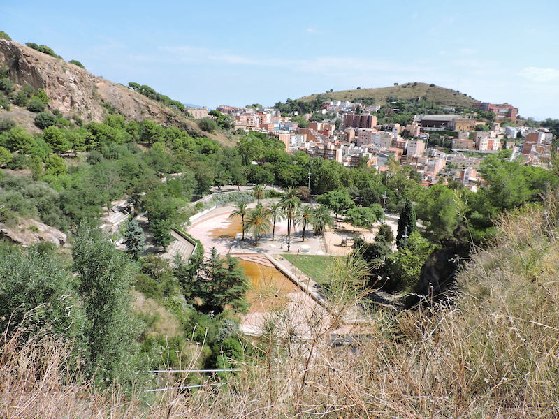 Parc de la Creueta del Coll in Barcelona - openluchtzwembad in zomer