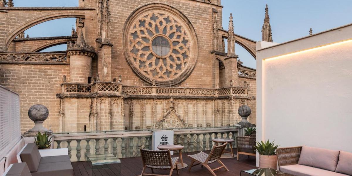 Appartementen tegenover de kathedraal in het centrum van Sevilla