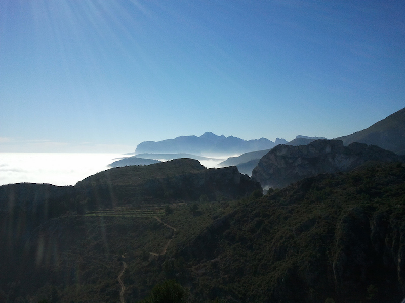 Uitzicht op bergen en zee vanuit Can Elisa bij Tarbena (Costa Blanca)