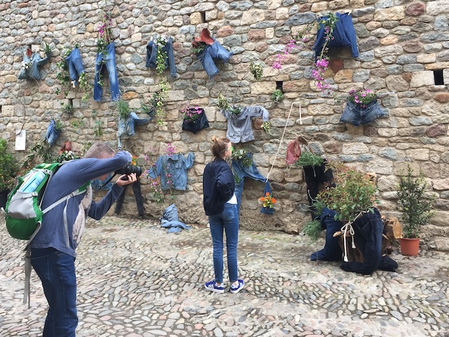 Originele bloemendecoratie in de oude binnenstad van Girona