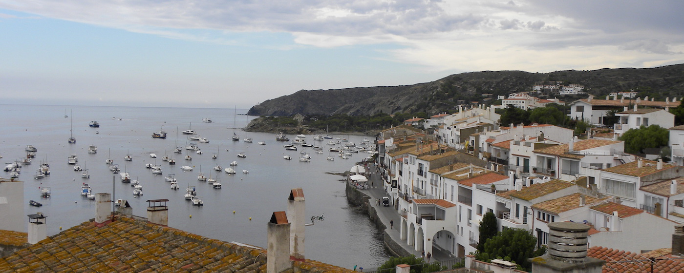 Cadaqués: aan baai gelegen wit dorp in noorden van Costa Brava