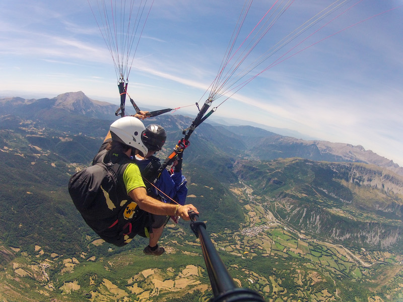 Parapenten in de Spaanse Pyreneeën