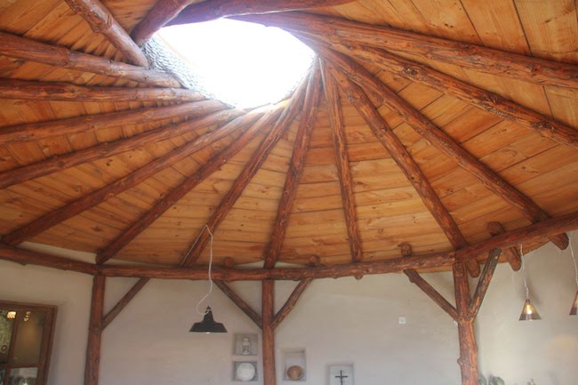 Casa Luna's houten dak met koepel, van waaruit je kunt genieten van schitterende sterrenhemels