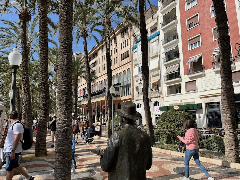 Tips voor een stedentrip Alicante aan de Costa Blanca in Zuid-Spanje: bezienswaaardigheden | dichtstbijzijnd vliegveld | beste reisperiode | leuke slaapplekken