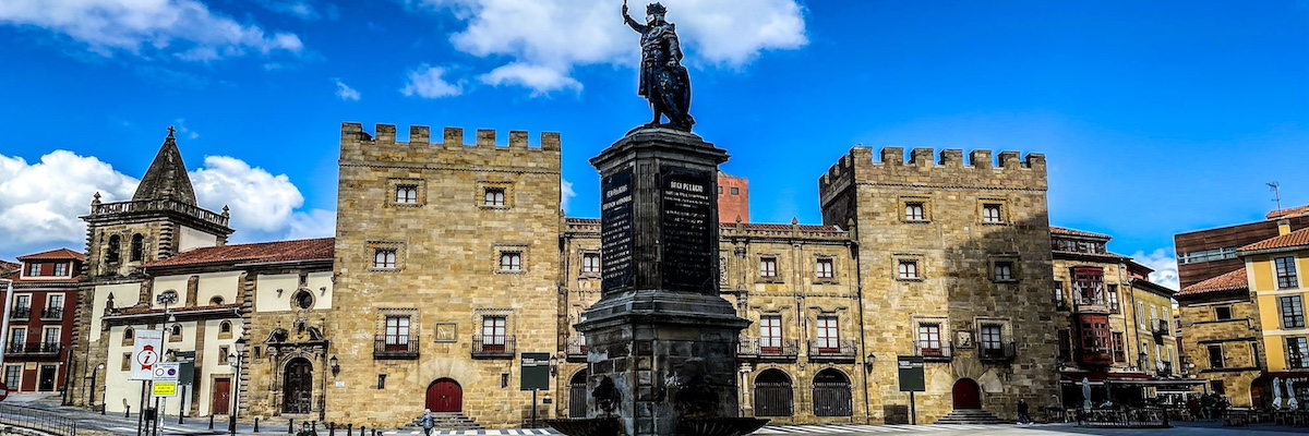 Kustplaats Gijón in Asturië (Noord-Spanje)