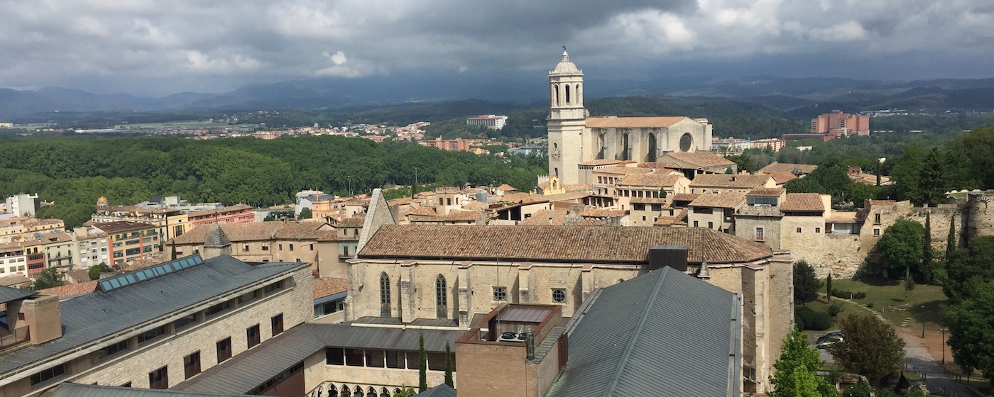De stad Girona in het binnenland van Catalonië