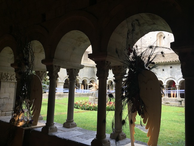 Bloemversiering kloostergang kathedraal (Girona Temps de Flors 2019)