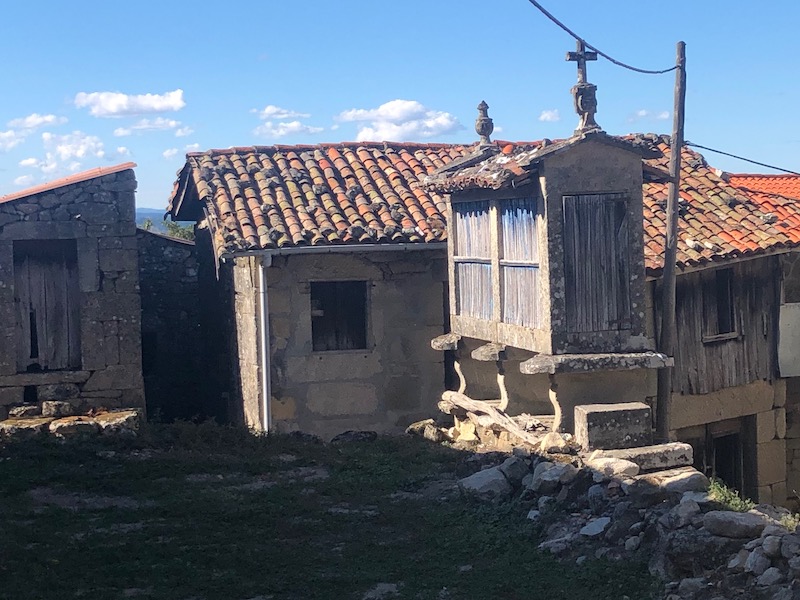 Hórreo in Vilouxe (Ribeira Sacra, Galicië)