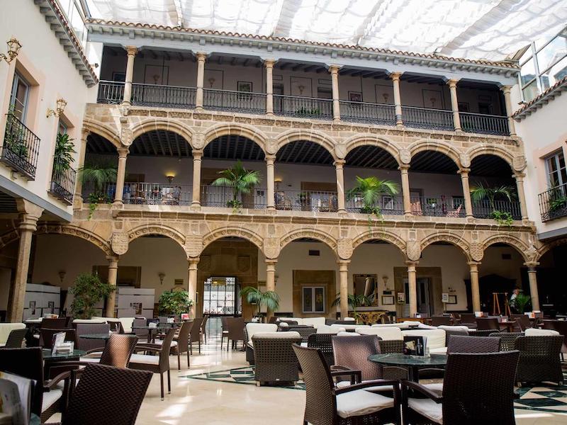 hotel-palacio_de_los_velada-avila-middenspanje-booking-800x600.jpg