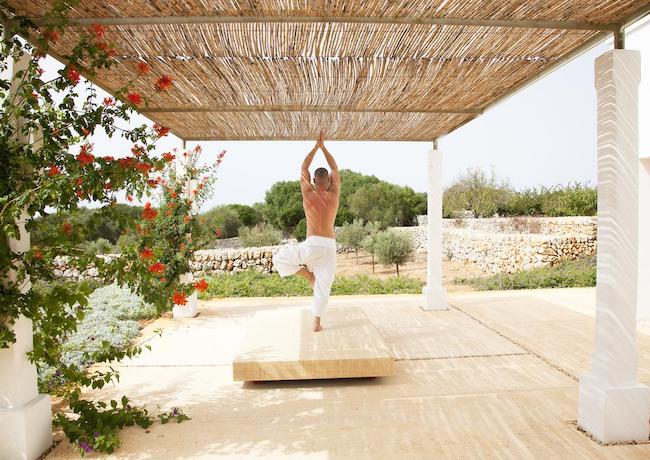 Yoga bij hotel Torralbenc op Spaans eiland Menorca