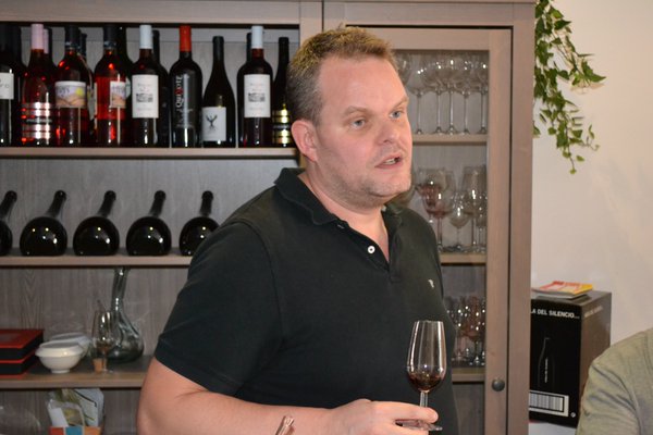 Ga je naar Madrid en hou je van Spaanse wijnen? Dan mag een Nederlandstalige wijnproeverij in het centrum van Madrid bij wijnbar Bravo niet ontbreken! Lees meer