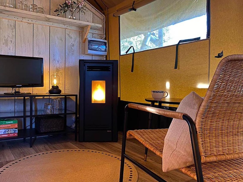 Kachel in glamping tent van mini-vakantiepark Can Elisa