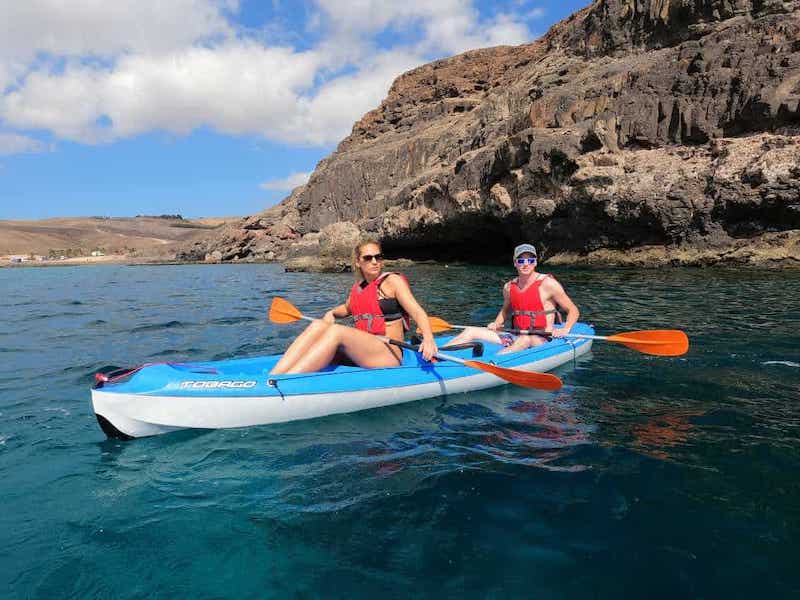 Kajakken voor de kust van Fuerteventura