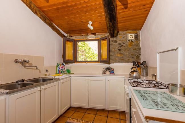 Keuken in Cottage van Vakantiehuizen Casa Mauri in noordoost Spanje