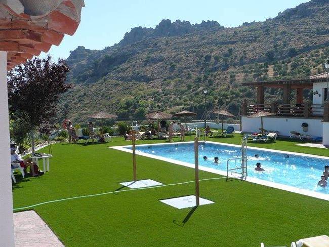 Het openbare zwembad van Cartajima in Zuid Spanje