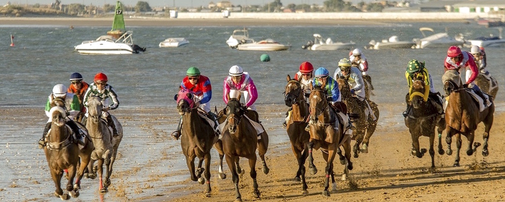 Paardenraces aan het strand van Sanlucar (Cádiz, Andalusië)