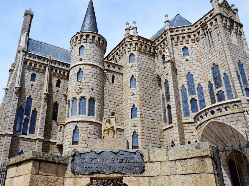 Het neogotisch paleis van Gaudí in Astorga (León, Midden-Spanje)