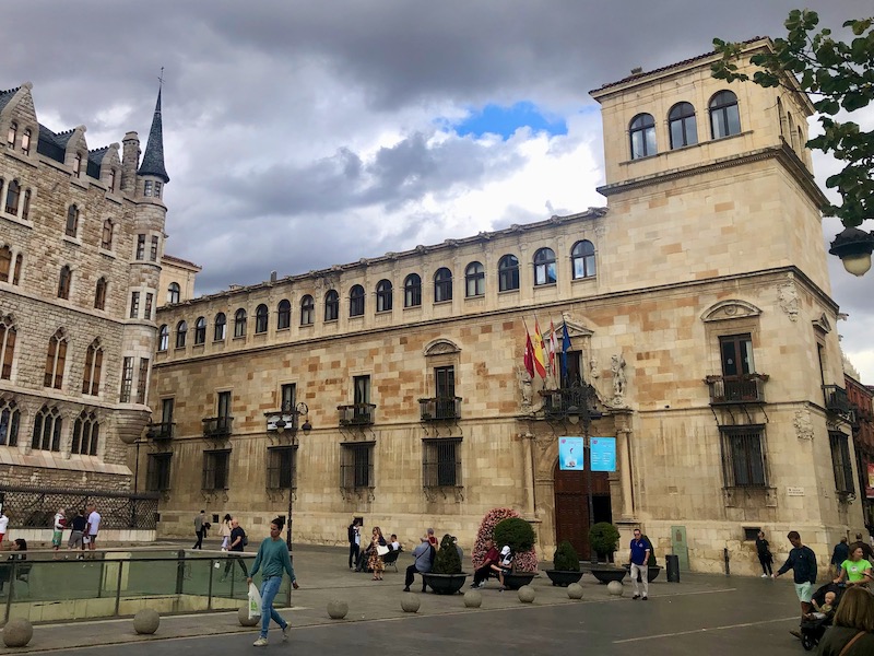 Palacio de los Guzmanes in Leon (Midden-Spanje)