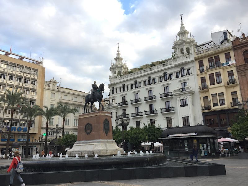 Plaza de las Tendillas met standbeeld van El Gran Capitán in Córdoba