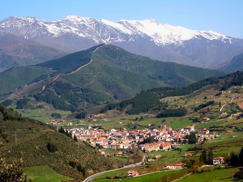 Potes in het Liébana gebied - 25 minuten rijden van Fuente Dé in Picos de Europa