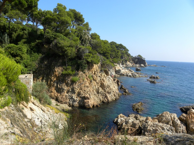 Je kent de Costa Brava waarschijnlijk van jongerenvakanties. Maar deze prachtige ruige kust heeft ook veel te bieden voor de echte Spanje-liefhebber, lees maar!