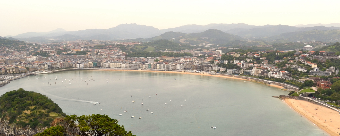Uitzicht op San Sebastian en de Concha baai vanaf de Igueldo berg