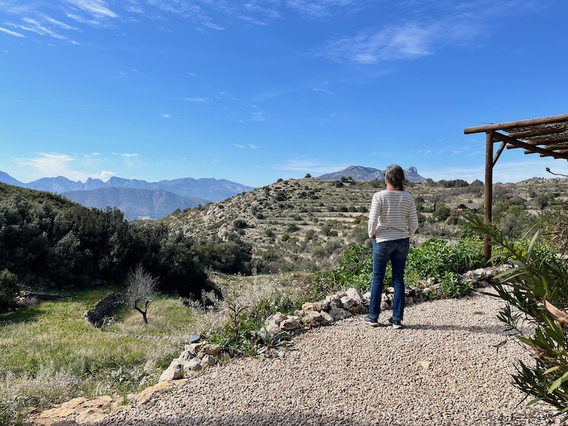 Eén van vele soorten vakanties in Spanje: een wandelvakantie (Foto: Tárbena vallei, Alicante)