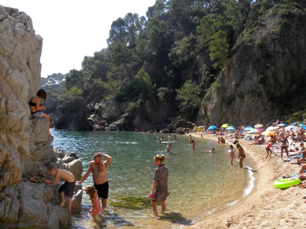 Een kindervakantie in Catalonië, dat zal wel aan het strand zijn. Maar dat hoeft helemaal niet. In de binnenlanden vind je volop leuke activiteiten voor de kinderen, lees maar.