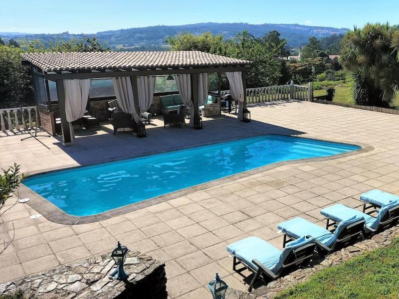 As Seis Chemineas: heerlijk vakantiehuis met zwembad in de buurt van Santiago de Compostela