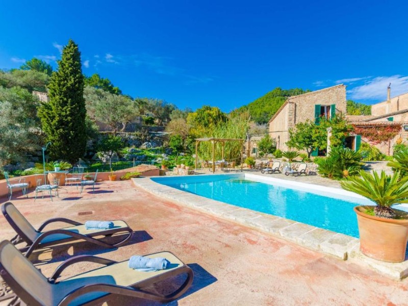 Een heerlijk zwembad bij dit vakantiehuis in Esporles