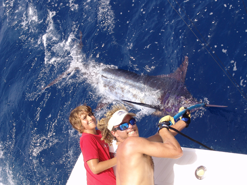 Zorgeloos genieten tijdens een goed verzorgde visreis van Tight Lines Visreizen