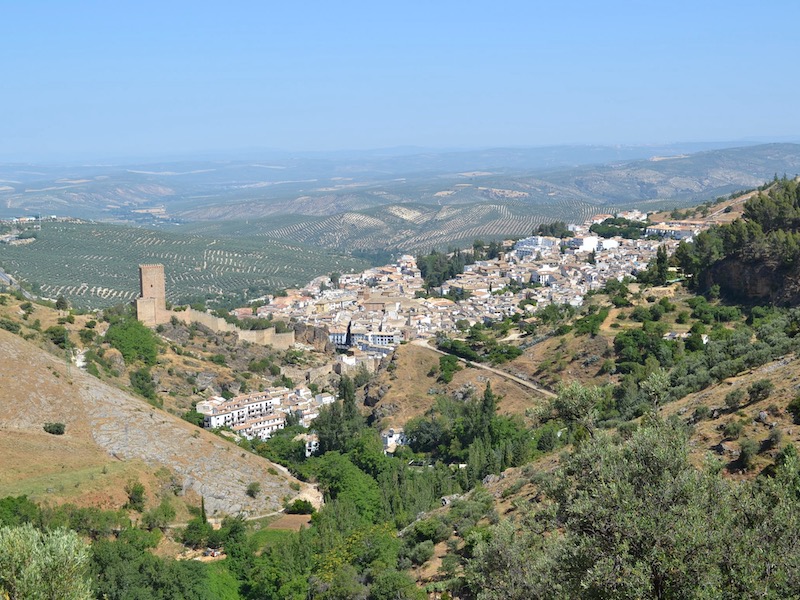 Uitzicht op Cazorla tijdens een wandeling  in de Sierra de Cazorla (Jaén, Andalusië)