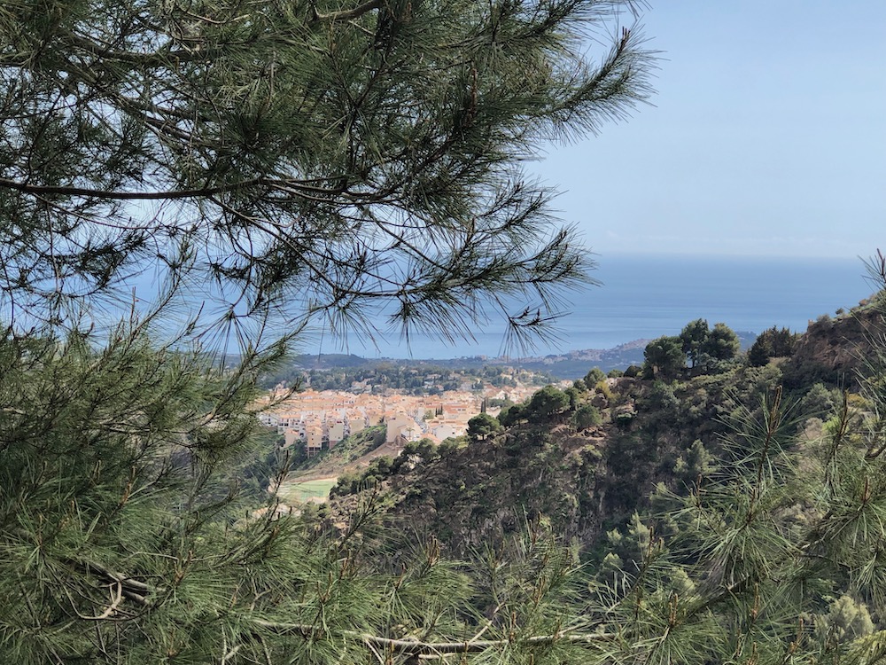 Uitzicht op Frigiliana en Middellandse Zee vanuit Camino de Santiago