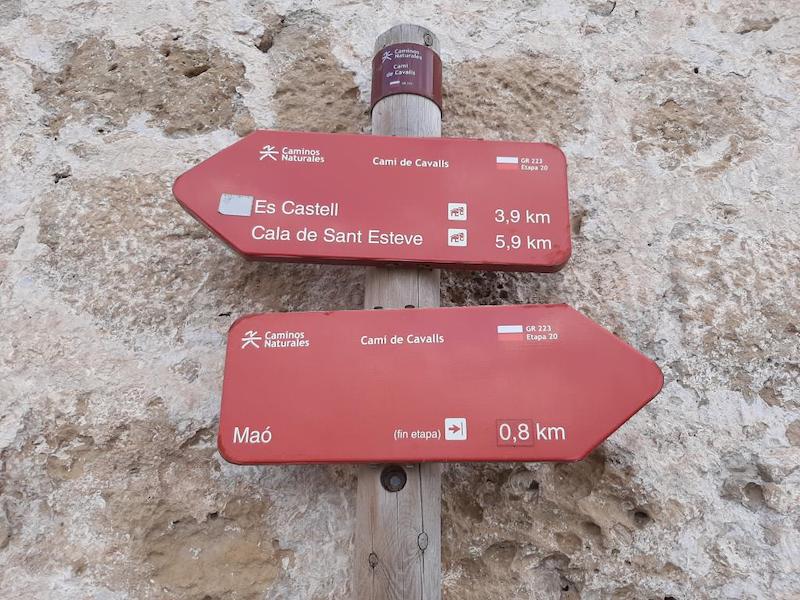 Goede bewegwijzering langs de Camí de Cavalls wandelroute op Menorca