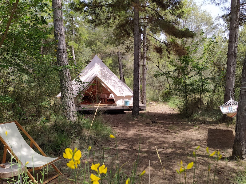 Vermaak in bos voor kinderen bij Forest Days Glamping