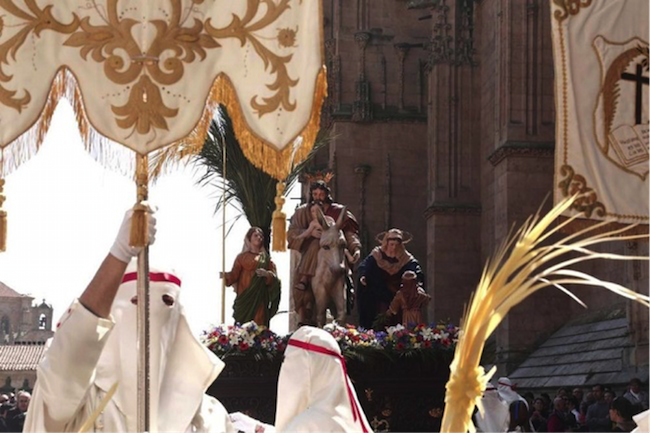 De La Barroquilla processie tijdens de Goede Week in Salamanca (Midden Spanje)