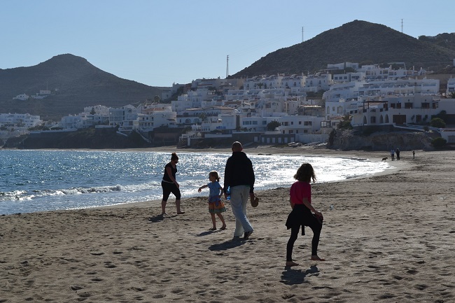 Ravotten op het strand van San José in natuurpark Cabo de Gata
