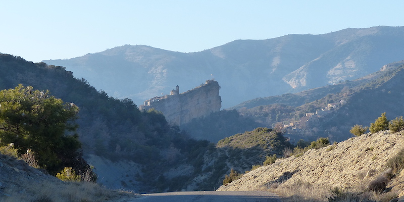 Bezoek het op een rotspunt gelegen bergdorpje Santa Engràcia tijdens je vakantie in de Spaanse Pyreneeën! Of geniet van een actieve vakantie vanuit dit gehucht.