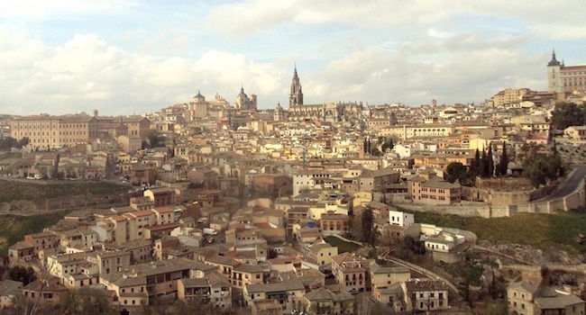 De aan de Tajo rivier gelegen Werelderfgoed stad Toledo (omgeving Madrid)