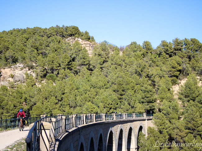 Vía verde del Ebro door Aragón en Tarragona (Catalonië) Vía verde del Ebro door Aragón en Tarragona (Catalonië)
