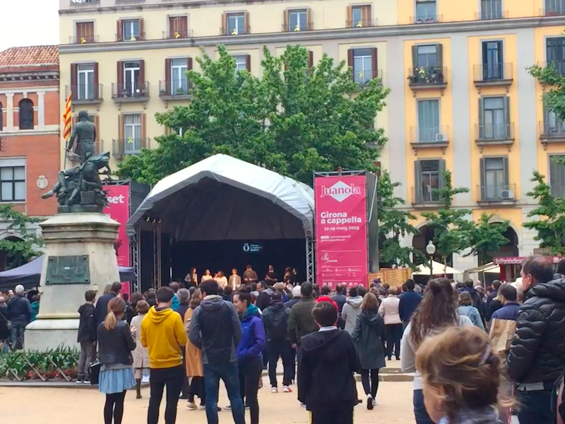 A Capella optreden op de Plaza de la Independencia tijdens bloemenfestival Girona