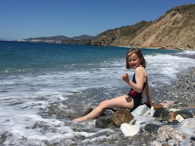 Prachtig uitzicht van Playa las Alberquillas bij Nerja (Zuid Spanje)