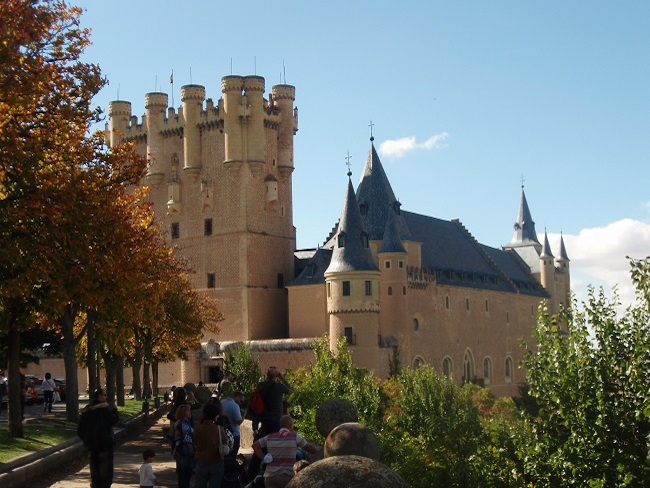 Een Middeleeuws sprookjeskasteel in Segovia (Midden Spanje)