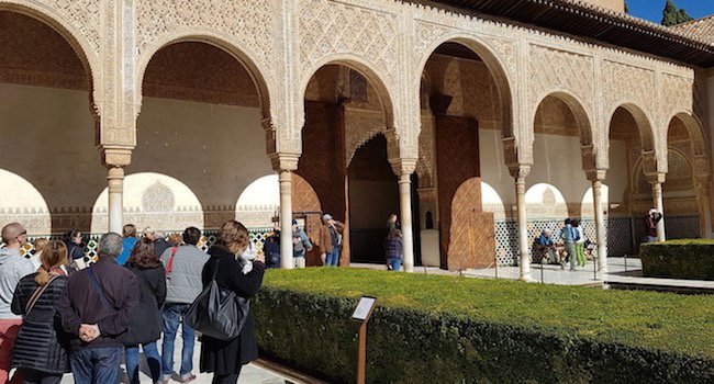 De Patio de los Arrayanes in het Alhambra (Granada, Zuid Spanje)