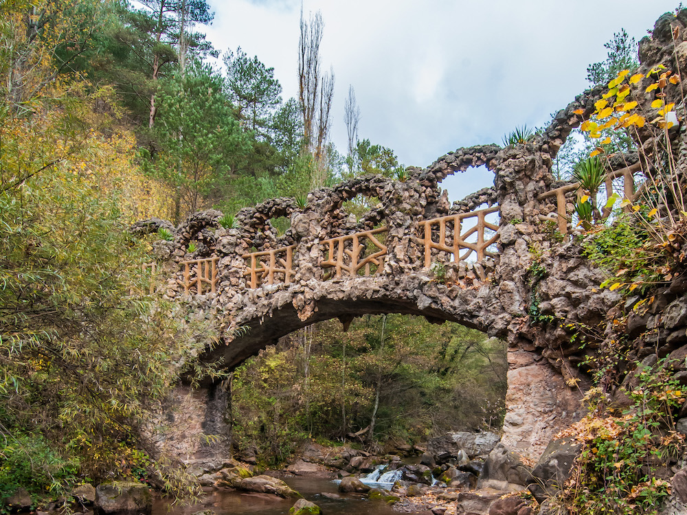 De door Gaudí ontworpen Artigas tuinen bij La Pobla de Lillet - Foto: Sebastiaan Bedeaux