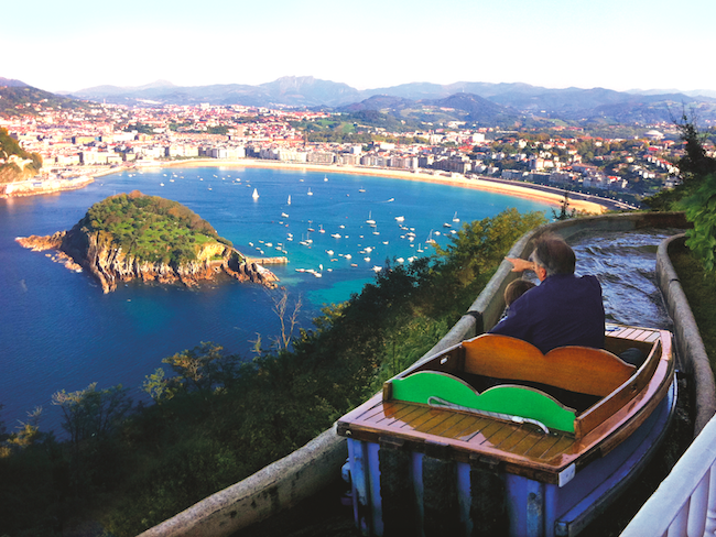 Uitzicht op San Sebastian vanuit attractiepark Monte Igueldo