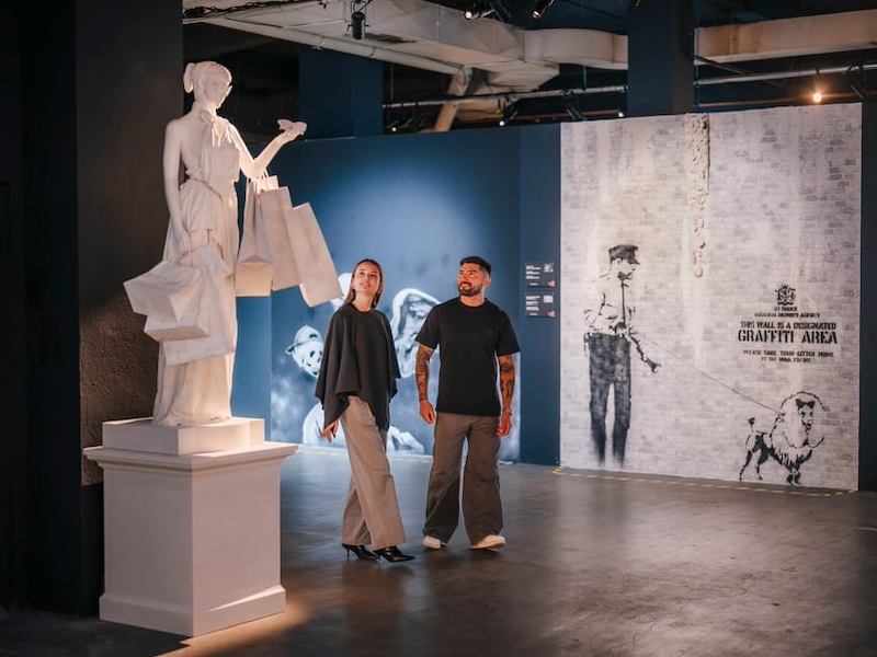 Wereldberoemde grafitti in het Banksy museum in Madrid